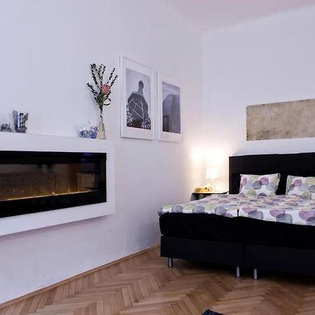 Prague Center Apartment With Fireplace Zewnętrze zdjęcie